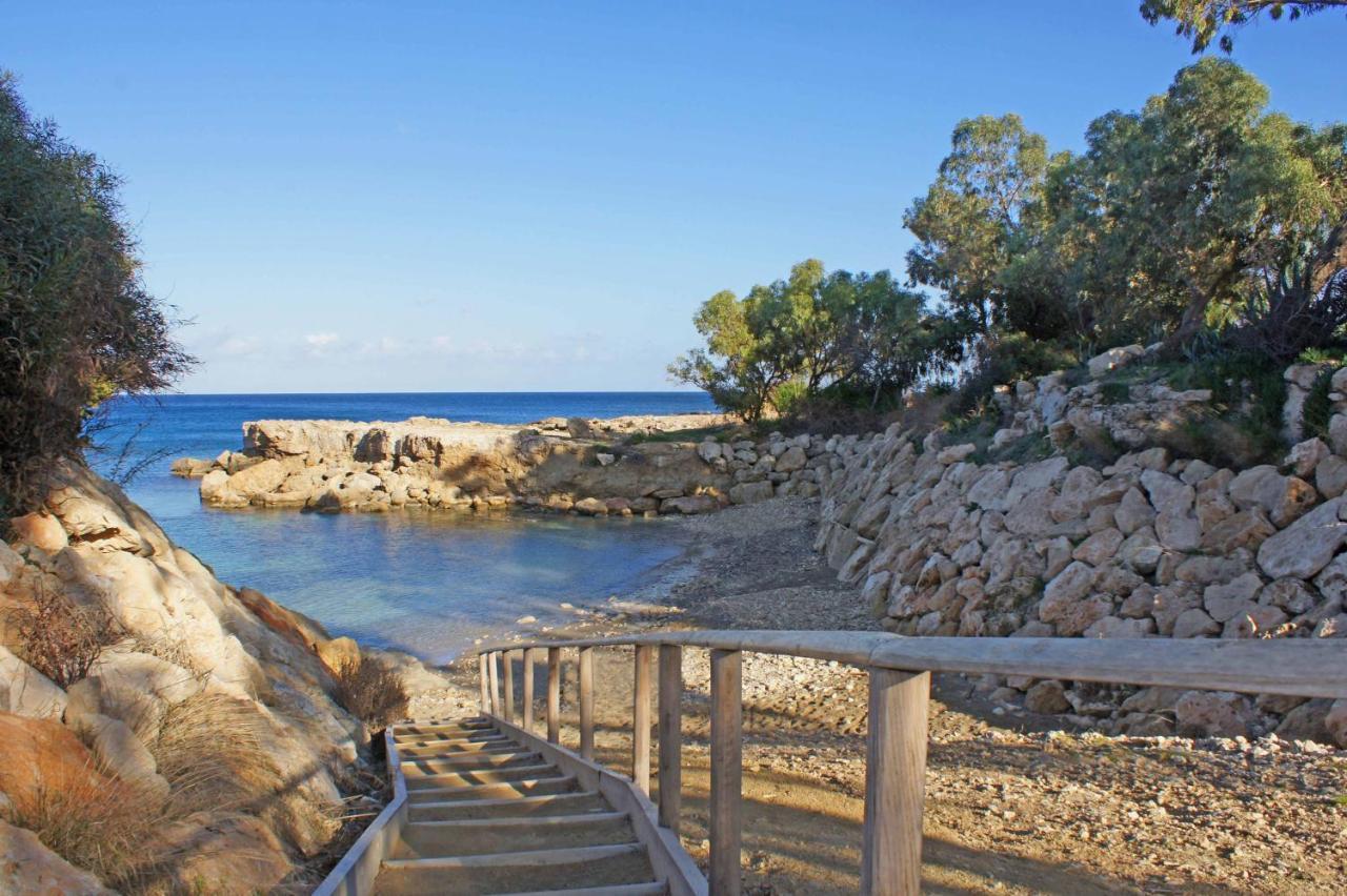Laila - Coralli Beachfront Apartment Protaras Exterior photo
